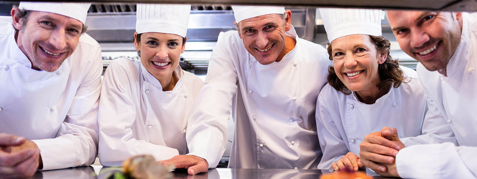 Brigata di cucina sorridente